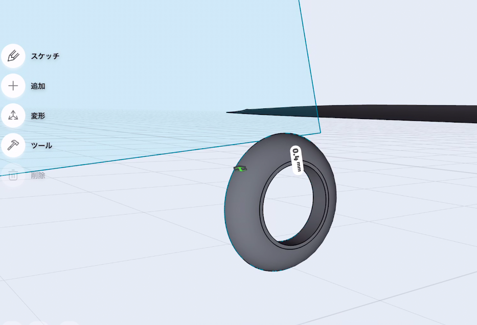 円の外側のスケッチを押し出して、フィレットを適用しタイヤを作成